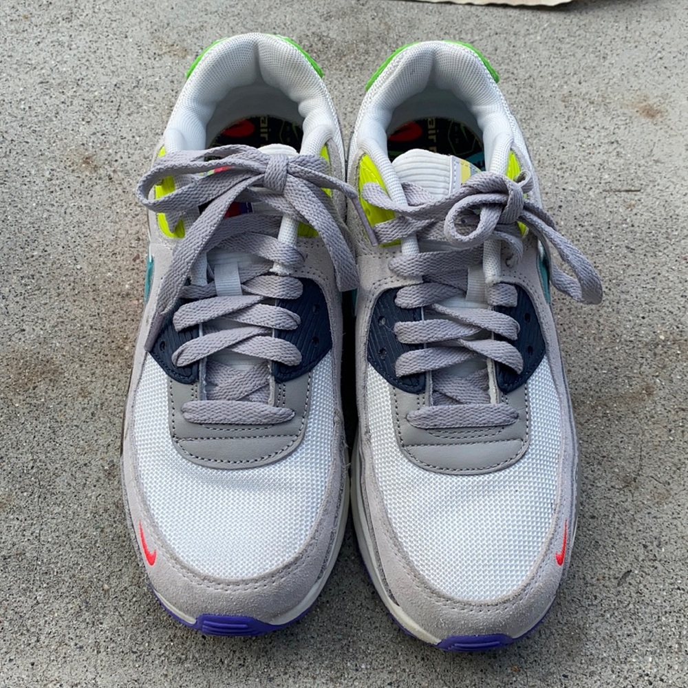 NIKE AIR MAX 90 SE EVOLUTION OF ICONS